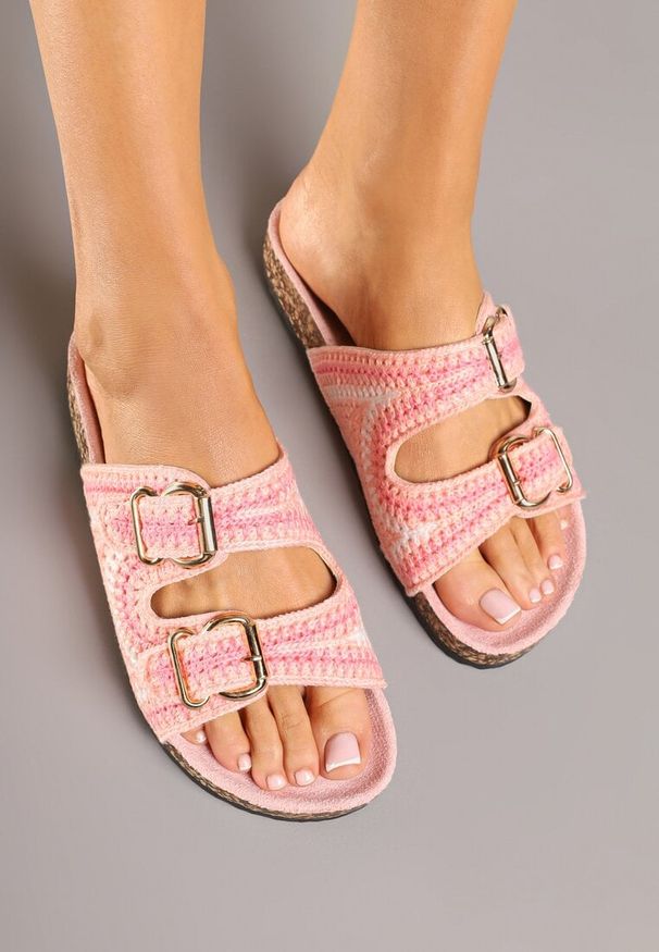 Renee - Różowe Klapki Ozdobione Klamrami i Plecionymi Paskami Adisila. Okazja: na co dzień, na imprezę. Kolor: różowy. Wzór: aplikacja. Sezon: lato. Styl: casual, elegancki