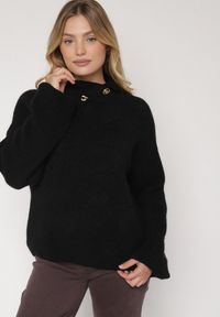 Born2be - Czarny Golf z Wełną i Metalicznymi Guzikami Vidora. Okazja: na co dzień. Typ kołnierza: golf. Kolor: czarny. Materiał: wełna. Wzór: aplikacja. Styl: casual, elegancki #3