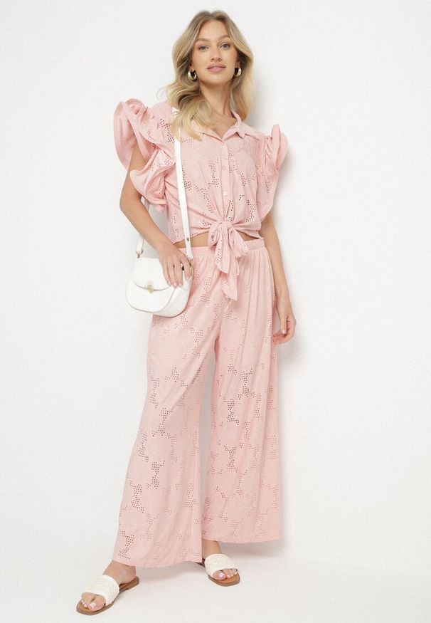 Born2be - Różowy Ażurowy Komplet Koszulowa Bluzka z Wiązaniem i Szerokie Spodnie Linarisa. Kolor: różowy. Wzór: ażurowy