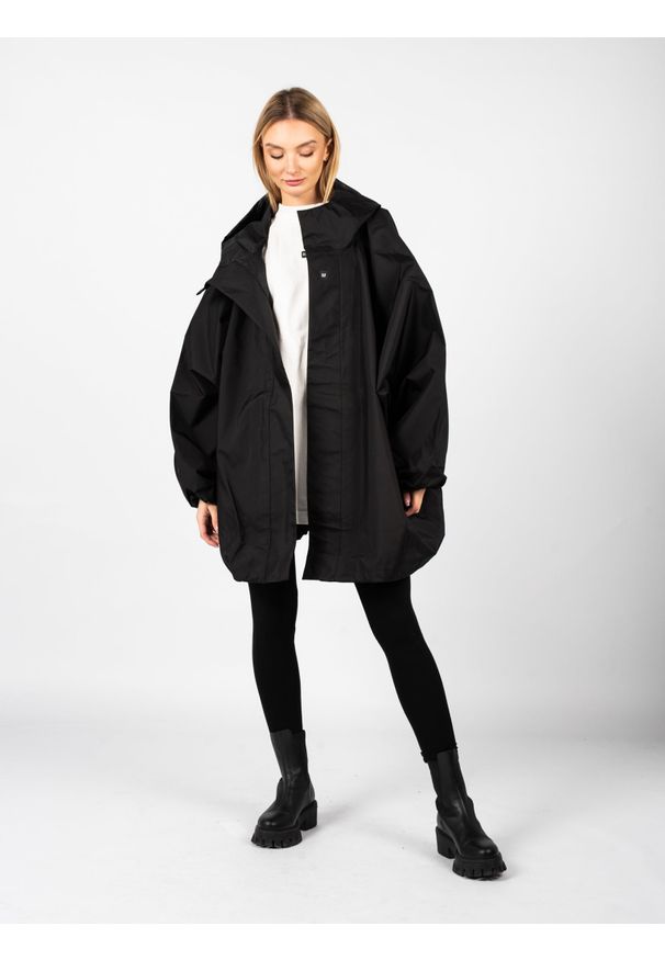 Yeezy Gap Engineered by Balenciaga - Yeezy Gap Engineered By Balenciaga "T-Cut Parka" | 720926 TMO91 | Mężczyzna | Czarny. Typ kołnierza: kaptur. Kolor: czarny. Materiał: tkanina. Wzór: nadruk