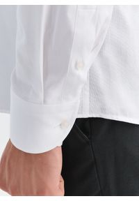 Pako Lorente - PAKO LORENTE – Koszula męska w kolorze białym P000B-1X-057-B-R. Typ kołnierza: kołnierzyk klasyczny. Kolor: biały. Materiał: bawełna. Długość rękawa: długi rękaw. Długość: długie. Wzór: gładki. Styl: klasyczny, elegancki #7