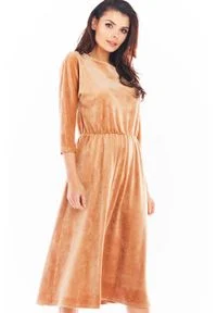 Awama - Beżowa Rozkloszowana Midi Sukienka z Weluru. Kolor: beżowy. Materiał: welur. Długość: midi
