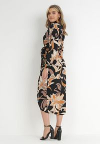 Born2be - Czarna Sukienka Koszulowa Amathedeia. Okazja: na spacer. Kolor: czarny. Materiał: materiał. Długość rękawa: długi rękaw. Wzór: kwiaty, aplikacja. Sezon: lato. Typ sukienki: koszulowe. Długość: midi #6