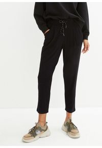 bonprix - Spodnie sportowe ze zrównoważonej wiskozy, dł. 7/8. Kolor: czarny. Materiał: wiskoza. Styl: sportowy #1