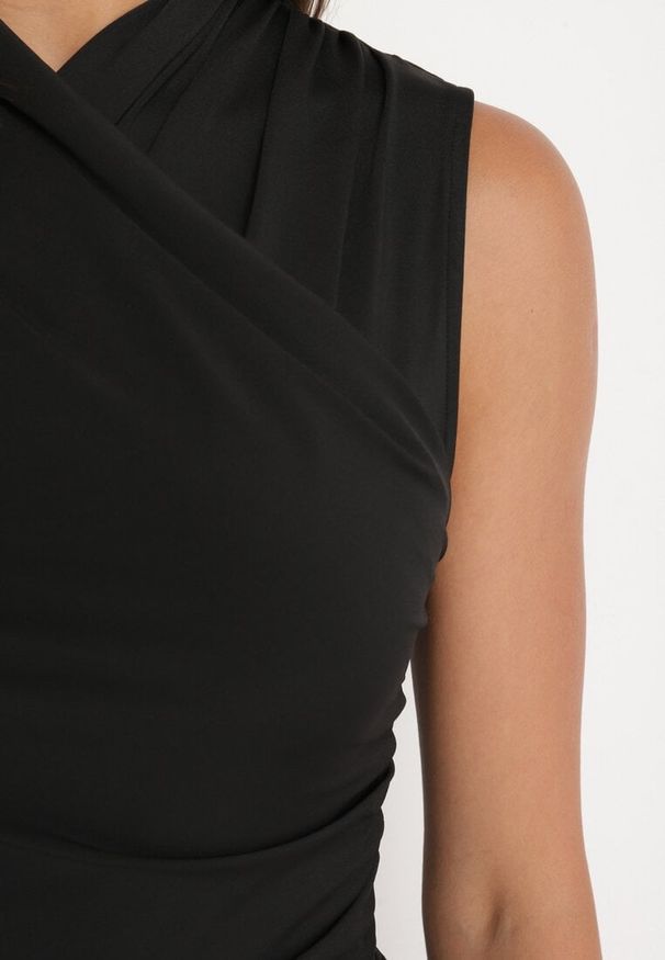 Born2be - Czarny Top o Kopertowym Fasonie z Marszczeniami Izadora. Okazja: na spotkanie biznesowe, do pracy. Kolor: czarny. Styl: biznesowy, klasyczny, elegancki