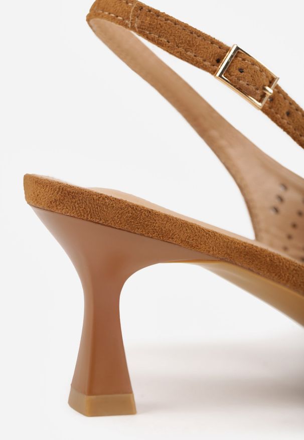 Born2be - Brązowe Ażurowe Czółenka VICES na Obcasie Kaczuszka z Odkrytą Piętą Metipise. Okazja: na co dzień. Nosek buta: szpiczasty. Zapięcie: pasek. Kolor: brązowy. Wzór: ażurowy. Materiał: jeans. Obcas: na obcasie. Styl: casual, elegancki, wizytowy. Wysokość obcasa: średni