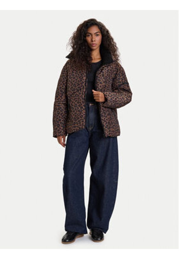 Guess Kurtka zimowa W5BL47 W3702 Brązowy Regular Fit. Kolor: brązowy. Materiał: syntetyk. Sezon: zima