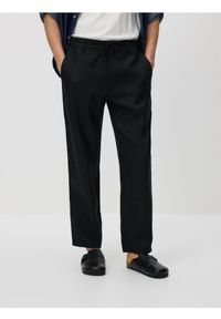 Reserved - Lniane spodnie chino straight - czarny. Kolor: czarny. Materiał: len
