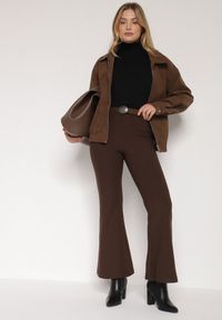 Born2be - Brązowe Spodnie Dzwony z Wiskozy z Bawełną z Wysokim Stanem Ozdobione Paskiem Liadona. Okazja: na co dzień, do pracy. Stan: podwyższony. Kolor: brązowy. Materiał: bawełna, wiskoza. Wzór: aplikacja. Styl: klasyczny, casual, elegancki #6