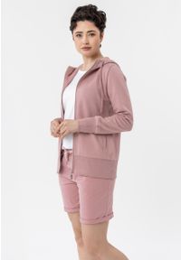 Volcano - Szorty dresowe M-HOLY. Okazja: na co dzień. Kolor: różowy. Materiał: dresówka. Długość: krótkie. Wzór: gładki, kolorowy. Styl: casual, klasyczny, sportowy #1