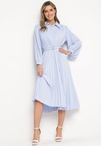 Born2be - Niebieska Plisowana Sukienka Midi z Paskiem z Kołnierzykiem i Kieszeniami Themirlla. Kolor: niebieski. Wzór: aplikacja. Długość: midi #7