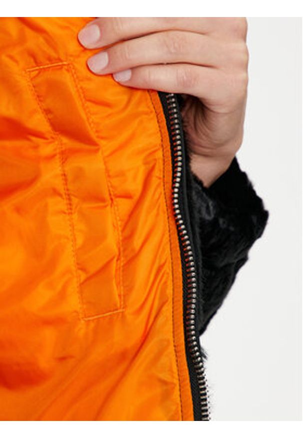 Alpha Industries Kurtka zimowa 148002 Czarny Regular Fit. Kolor: czarny. Materiał: syntetyk. Sezon: zima