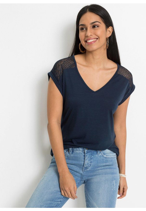 bonprix - Koszulka z miękkiej mieszanki wiskozy. Kolor: niebieski. Materiał: wiskoza, koronka. Wzór: koronka