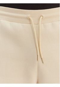 Reebok Szorty sportowe Bazunu RK25558CCM Beżowy Regular Fit. Kolor: beżowy. Materiał: bawełna. Styl: sportowy #5