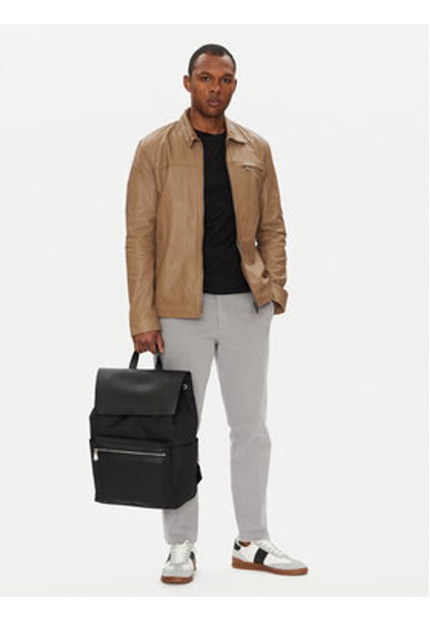 Calvin Klein Plecak Contrast Flap Backpack LV04D3030G Czarny. Kolor: czarny. Materiał: skóra