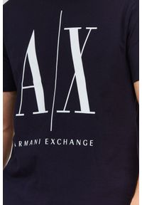 Armani Exchange - ARMANI EXCHANGE Granatowy t-shirt męski z dużym logo. Kolor: niebieski. Materiał: prążkowany