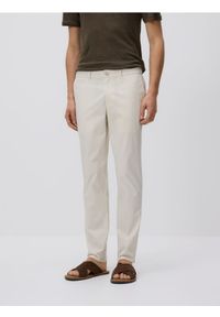 Reserved - Spodnie chino slim fit - złamana biel. Materiał: bawełna, tkanina