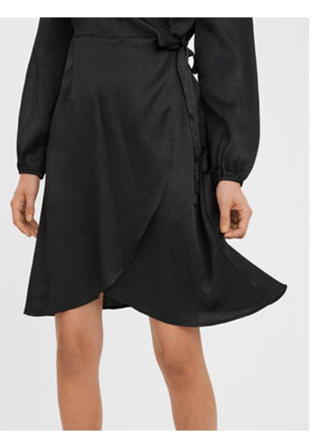 Vero Moda Sukienka codzienna Sabi 10278655 Czarny Relaxed Fit. Okazja: na co dzień. Kolor: czarny. Materiał: syntetyk. Typ sukienki: proste. Styl: casual