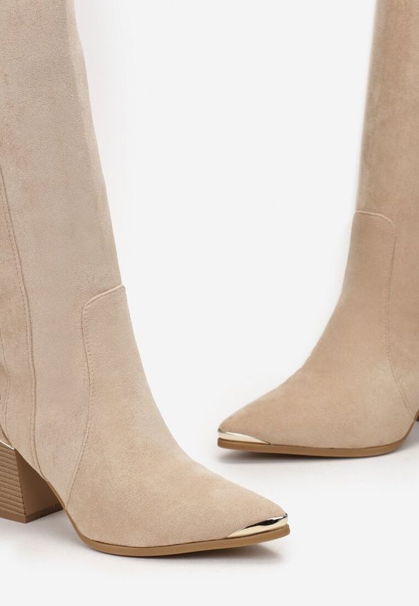 Born2be - Beżowe Kozaki Kowbojki na Słupku z Metalicznym Noskiem Freija. Okazja: na co dzień, na spotkanie biznesowe. Kolor: beżowy. Materiał: jeans. Obcas: na słupku. Styl: casual, biznesowy, elegancki