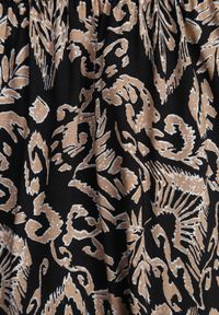 Born2be - Czarno-Beżowa Rozkloszowana Bawełniana Sukienka z Gumką w Talii i Falbanami Nelsea. Okazja: na co dzień, na randkę. Typ kołnierza: dekolt w kształcie V. Kolor: czarny. Materiał: bawełna. Długość rękawa: krótki rękaw. Typ sukienki: rozkloszowane. Styl: wizytowy, casual #5