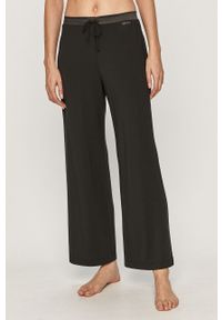 Calvin Klein Underwear - Spodnie piżamowe. Kolor: czarny. Materiał: poliester, materiał, dzianina, elastan. Wzór: gładki #1