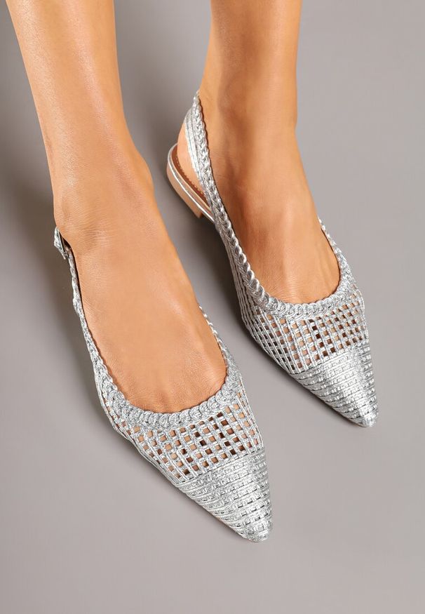 Renee - Srebrne Sandały Szydełkowe z Noskiem w Szpic i Odkrytą Piętą Tillissea. Zapięcie: pasek. Kolor: srebrny. Wzór: aplikacja. Sezon: lato. Styl: elegancki