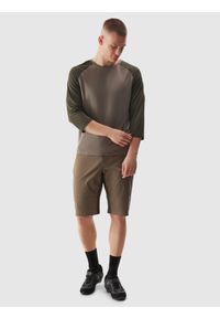 4f - 4F Longsleeve rowerowy szybkoschnący męski - brązowy L. Kolor: brązowy. Materiał: skóra, włókno, dzianina, materiał, syntetyk. Długość rękawa: długi rękaw. Długość: krótkie. Wzór: gładki, ze splotem. Styl: sportowy, klasyczny. Sport: kolarstwo