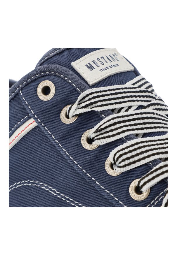 Trampki damskie Mustang, fason sznurowany niska cholewka gumowy nosek tekstylna podeszwa codzienny styl, granatowe, 1376-303-841. Okazja: na co dzień. Wysokość cholewki: przed kostkę. Zapięcie: sznurówki. Kolor: niebieski. Materiał: guma. Szerokość cholewki: normalna. Sezon: lato. Styl: casual