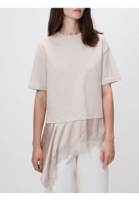 Reserved - Asymetryczny t-shirt - kremowy. Kolor: kremowy. Materiał: dzianina, bawełna #1