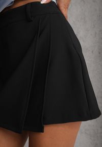 Renee - Czarne Asymetryczne Eleganckie Spódnico-Szorty High Waist Tinetha. Stan: podwyższony. Kolor: czarny. Styl: elegancki #5