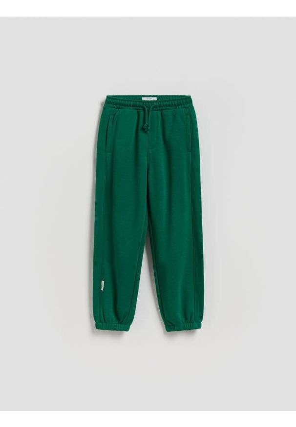 Reserved - Bawełniane spodnie jogger - zielony. Kolor: zielony. Materiał: bawełna