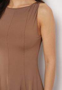 Born2be - Brązowa Sukienka z Wiskozą o Rozkloszowanym Kroju Bez Rękawów Nalomira. Okazja: na co dzień. Kolor: brązowy. Materiał: wiskoza. Długość rękawa: bez rękawów. Styl: klasyczny, casual, elegancki #6