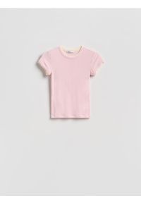 Reserved - T-shirt z kontrastową wstawką - pastelowy róż. Kolor: różowy. Materiał: dzianina, wiskoza
