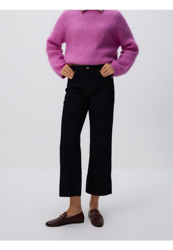 Reserved - Jeansy straight z przeszyciami - czarny. Kolor: czarny. Materiał: jeans