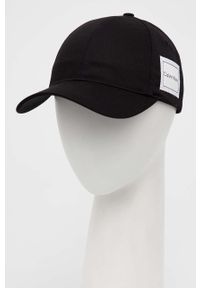 Calvin Klein czapka z daszkiem bawełniana kolor czarny z aplikacją. Kolor: czarny. Materiał: bawełna. Wzór: aplikacja