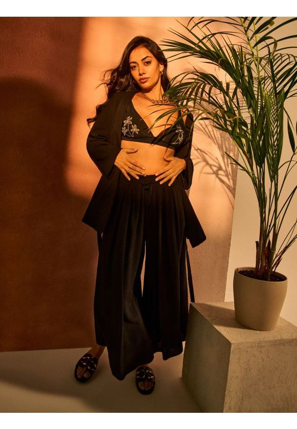 Sinsay - Spodnie culotte z wiskozą - czarny. Kolor: czarny. Materiał: wiskoza