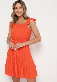 Born2be - Pomarańczowa Sukienka z Wiskozą o Rozkloszowanym Kroju z Gumką w Pasie Lirimere. Okazja: na co dzień. Typ kołnierza: kołnierz z falbankami. Kolor: pomarańczowy. Materiał: wiskoza. Długość rękawa: na ramiączkach. Styl: elegancki, casual #2