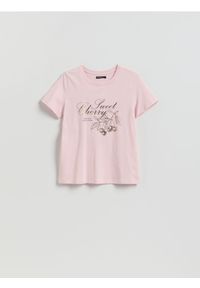 Reserved - T-shirt z nadrukiem - pastelowy róż. Kolor: różowy. Materiał: dzianina, bawełna. Wzór: nadruk. Styl: klasyczny