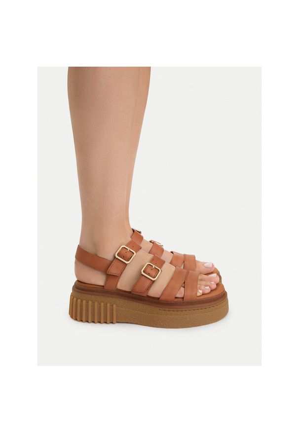 Sandały Clarks. Kolor: brązowy