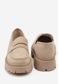 Renee - Ciemnobeżowe Wsuwane Mokasyny Vices na Platformie Dionela. Okazja: na co dzień. Zapięcie: bez zapięcia. Kolor: beżowy. Materiał: jeans, koronka. Sezon: jesień. Obcas: na platformie. Styl: klasyczny, casual #5