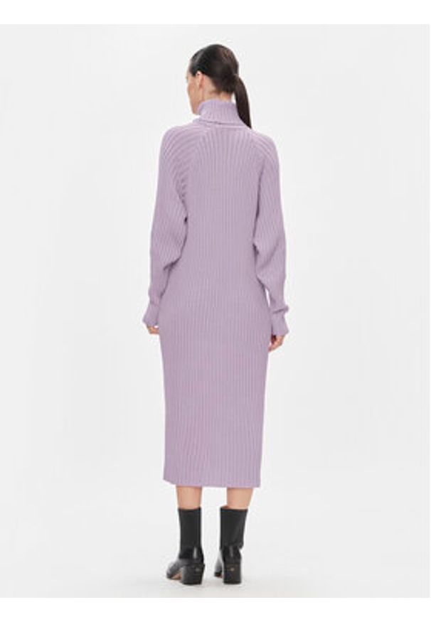 YAS Sukienka dzianinowa Mavi 26028660 Fioletowy Regular Fit. Kolor: fioletowy. Materiał: bawełna, syntetyk
