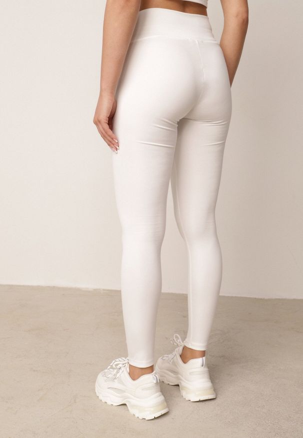 Born2be - Białe Legginsy w Stylu Basic z Wyszczuplającym Pasem Samertes. Okazja: do pracy, na co dzień, na spacer. Stan: podwyższony. Kolor: biały. Długość: krótkie. Styl: casual
