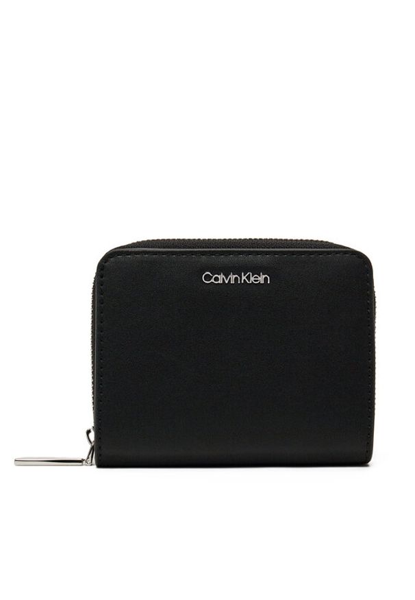 Calvin Klein Portfel damski Ck Must Md Zip Around W/Flap LV04F1029G Czarny. Kolor: czarny. Materiał: skóra