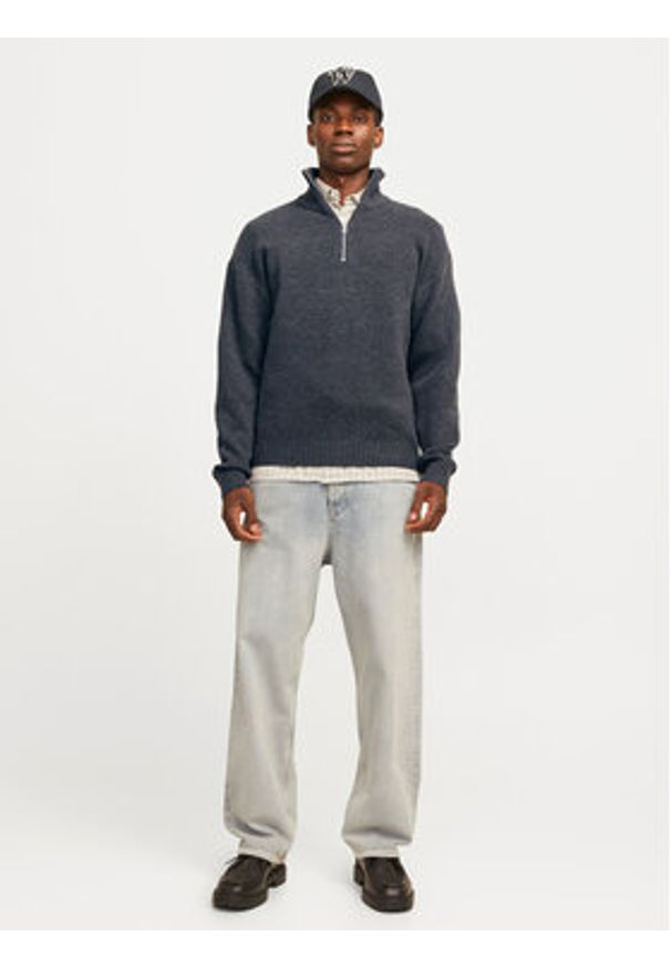 Jack & Jones Sweter Ollie 12241817 Szary Relaxed Fit. Kolor: szary. Materiał: syntetyk