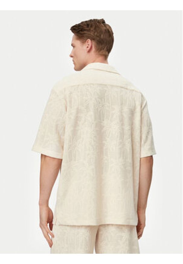 Guess Koszula F6GP05 KG362 Kremowy Regular Fit. Kolor: kremowy. Materiał: syntetyk