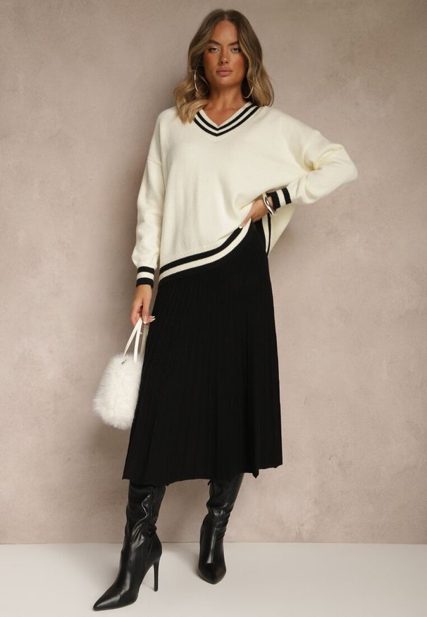 Renee - Czarna Dzianinowa Spódnica z Kaszmirem o Rozkloszowanym Kroju z Plisami Yopalie. Okazja: na randkę, na co dzień. Stan: podwyższony. Kolor: czarny. Materiał: dzianina, kaszmir. Styl: casual