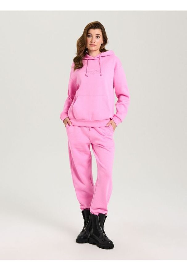 Sinsay - Spodnie jogger - różowy. Kolor: różowy