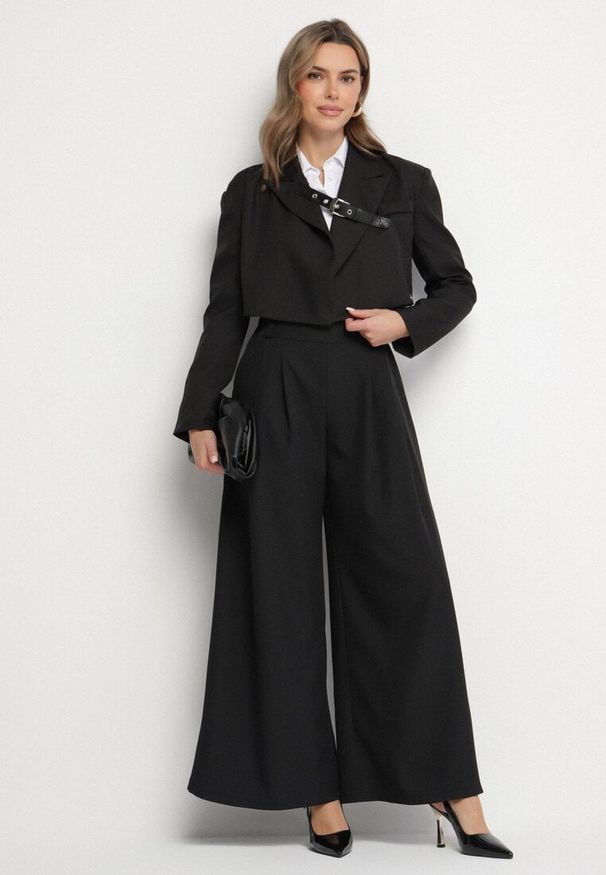 Born2be - Czarne Spodnie o Fasonie Palazzo z Wsuwanymi Kieszeniami Adivena. Okazja: na co dzień. Stan: podwyższony. Kolor: czarny. Materiał: jedwab. Długość: długie. Styl: casual, elegancki