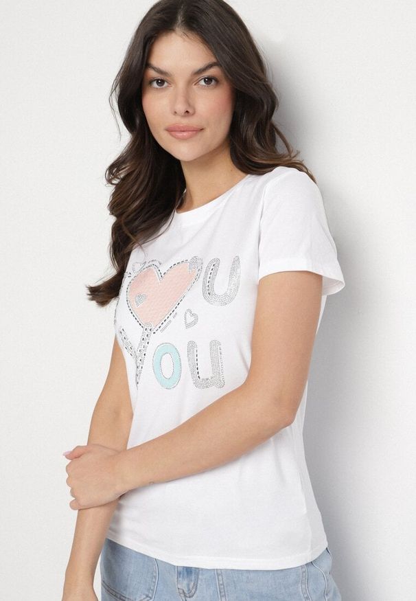 Born2be - Biały Bawełniany T-shirt z Sercem i Napisem Olirwenna. Okazja: na co dzień. Kolor: biały. Materiał: bawełna. Wzór: napisy. Styl: casual