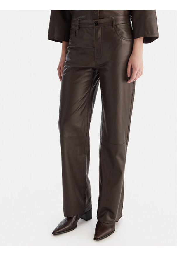 ViCOLO Spodnie skórzane TF0318 Brązowy Regular Fit. Kolor: brązowy. Materiał: skóra